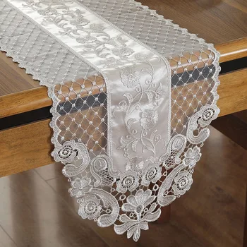 Šiuolaikinės nėrinių vakarienės stalo runner, namuose Prabangos siuvinėjimo lentelė baldai padengti vestuvių dekoras